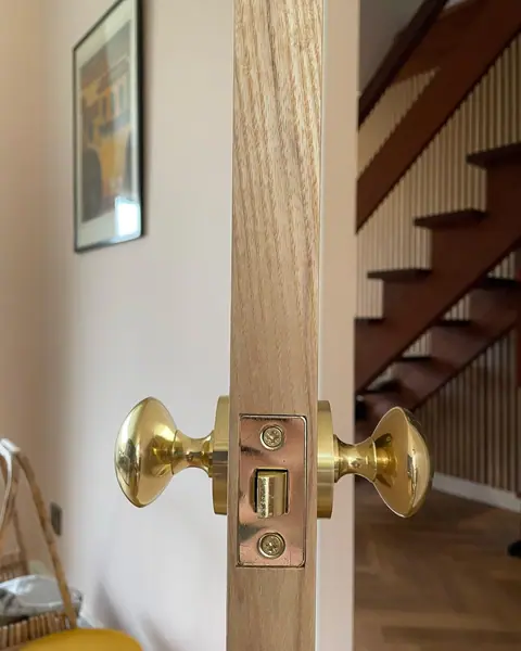 Few doors ! ✅  Always take pride in your work! 🤌🏻😮‍💨 On to a call out ..