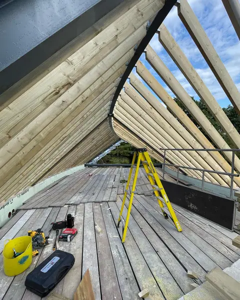 I bloody love my job 🔨 ❤️  #carpenter #carpentry #woodwork #construction #roof #
