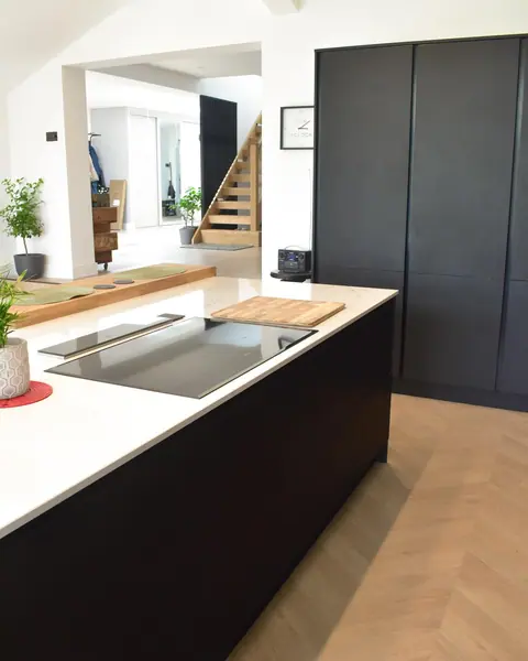 🥷 🥷🥷🥷 • • • • • #kitchen #kitchenfitting #kitchendesign #howdens #carpenter #car