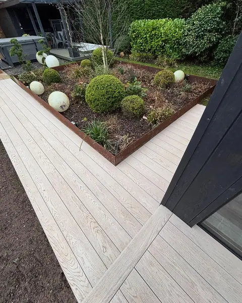 Here is the “garden room” a sauna, gym and golf simulator. All timber frame fini